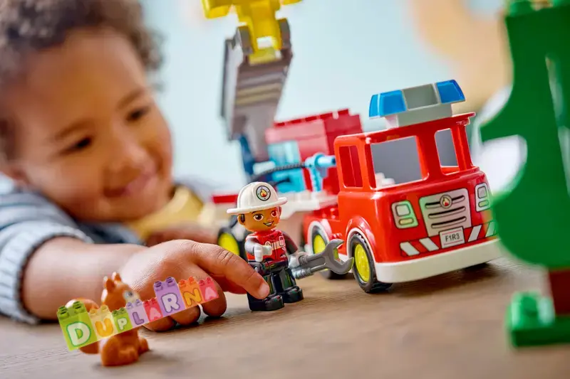 Lego Duplo 10473 - Hasičské auto s hadicí a hasičem