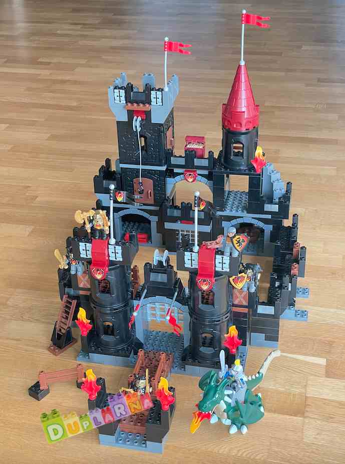 Lego Duplo 4785 - Velký černý hrad s drakem / Black Castle