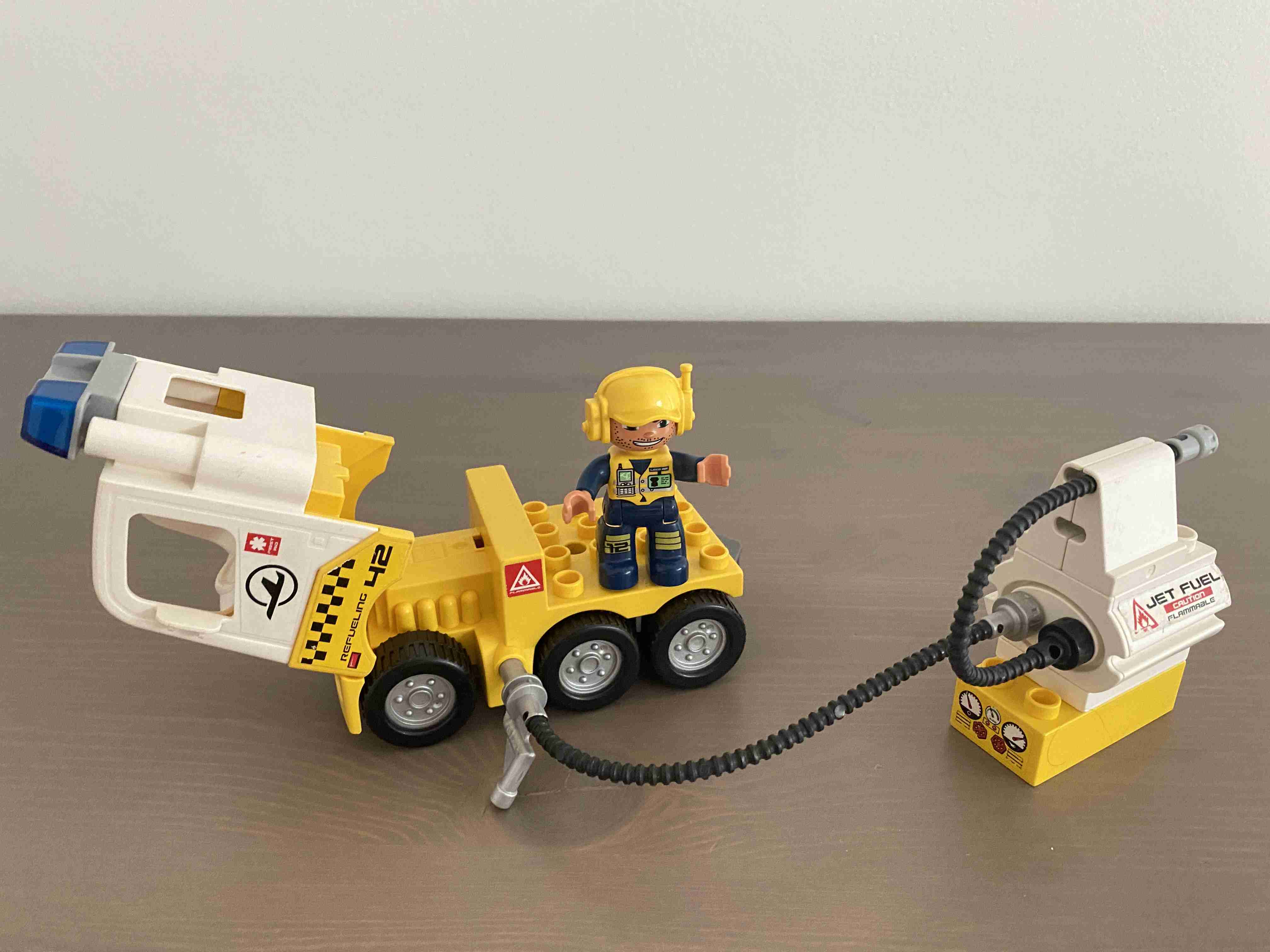 Lego Duplo 7842 - Letištní tankovací cisterna