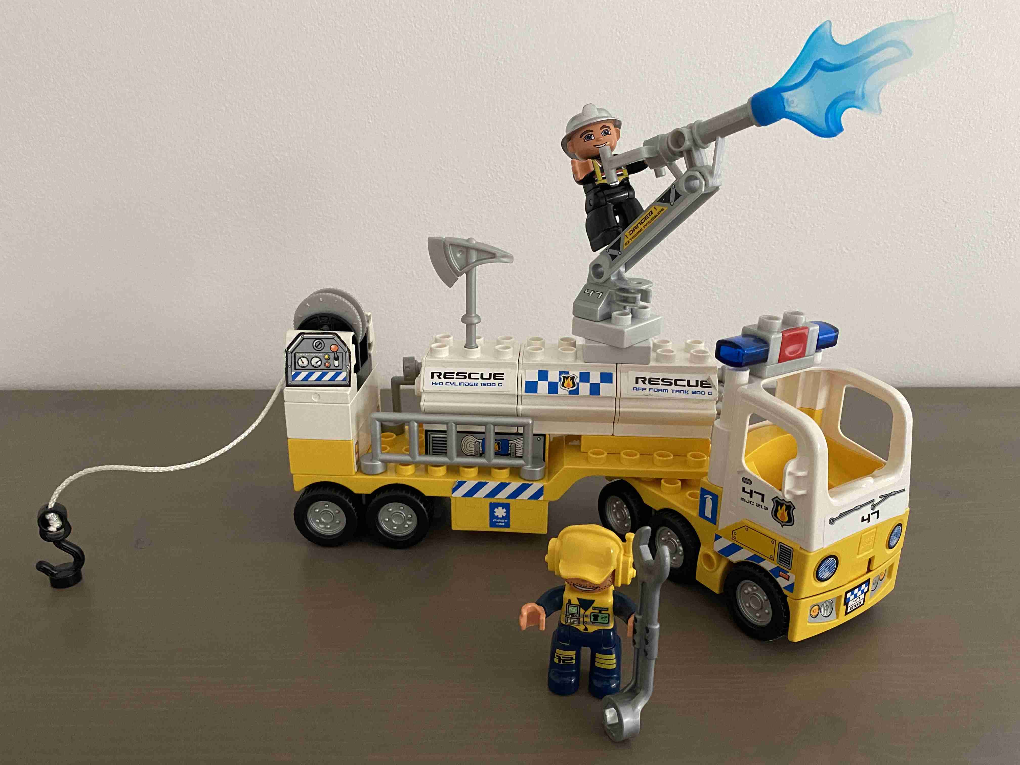 Lego Duplo 7844 - Letištní hasiči - cisterna - Airport Rescue Truck