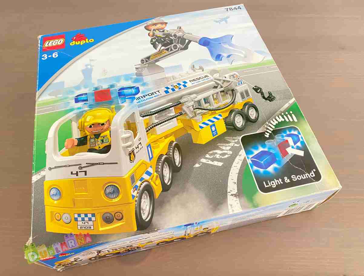 Lego Duplo 7844 - Letištní hasiči - cisterna - Airport Rescue Truck