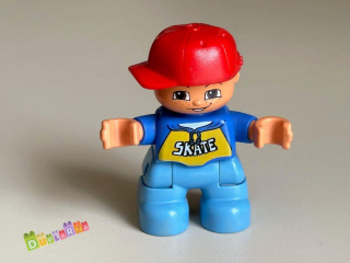 Lego Duplo Dítě ''SKATE''- kluk s červenou kšiltovkou / modré kalhoty